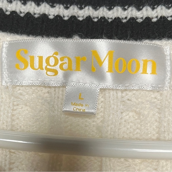 V Neck Knit Cardigan sleeveless cream with black - Picture 3 of 7